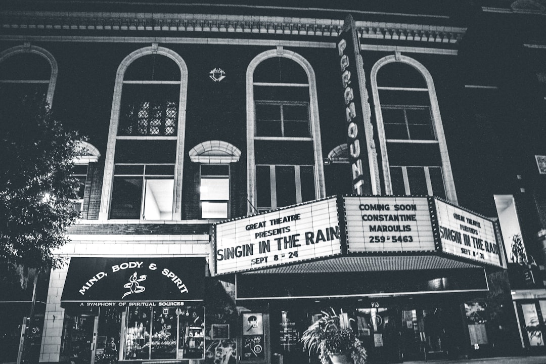 Photo Movie theater sign