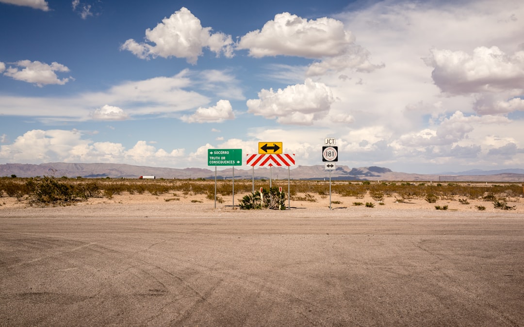 Photo Crossroads sign